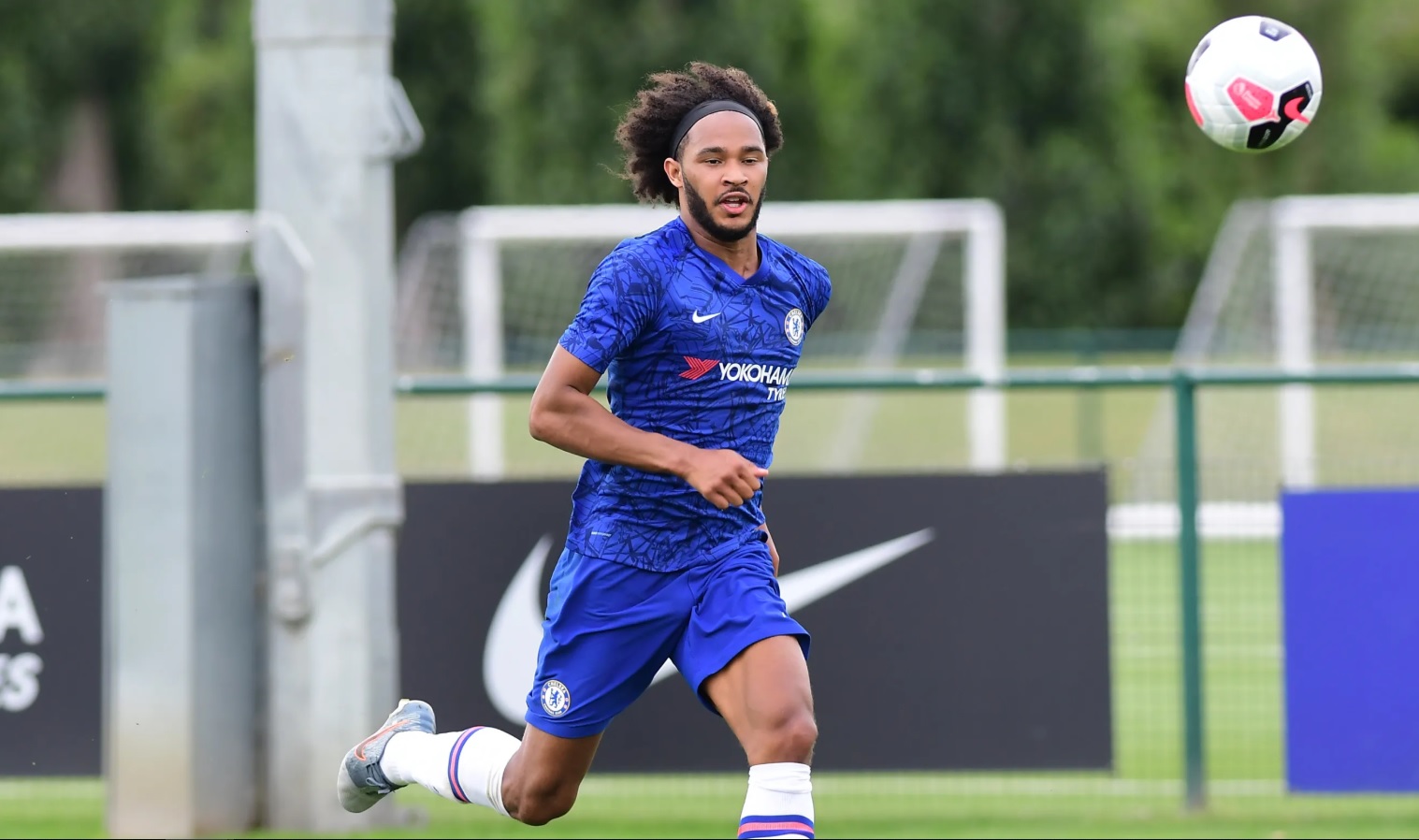 Izzy Brown đã giải nghệ.