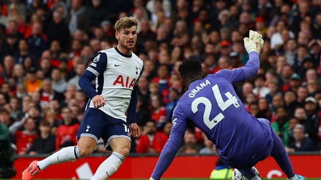 Ảnh bài viết “Hố đen” xuất hiện, Man Utd may mắn chỉ thua 3 bàn