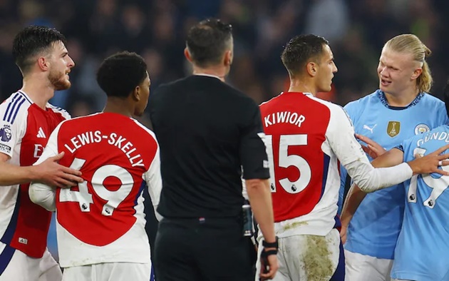 Ảnh bài viết Sao trẻ Arsenal đã “ghim sâu” tên vào tâm trí của Haaland