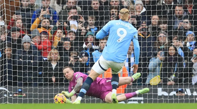 Ảnh bài viết Man City và Haaland ôm hận vì chai nước 'chỉ điểm' của Pickford