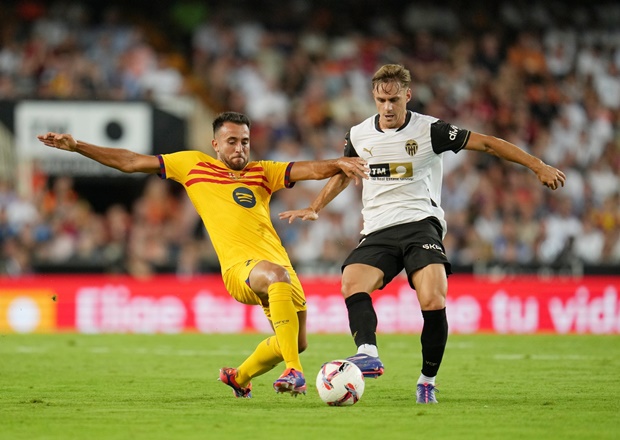 Ảnh bài viết Thắng Valencia, Barca tìm thấy người thay Busquets