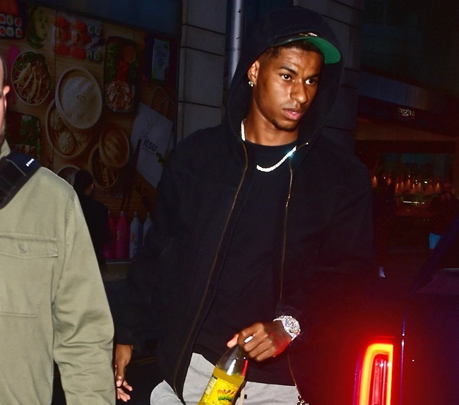 Ảnh bài viết Dàn sao Man Utd “xâm chiếm” nhà hàng sau lễ trao giải PFA