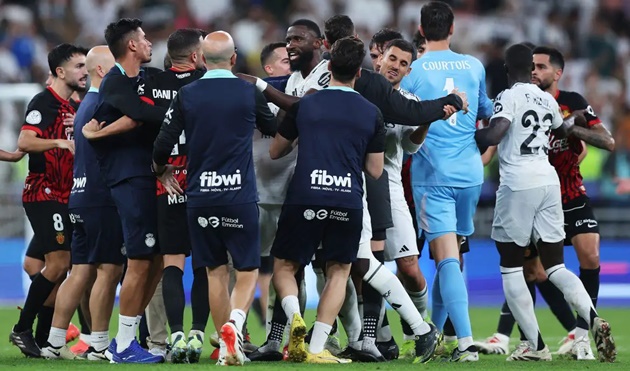 Ảnh bài viết Bênh vực Vinicius, sao trẻ Real bị giáo huấn 