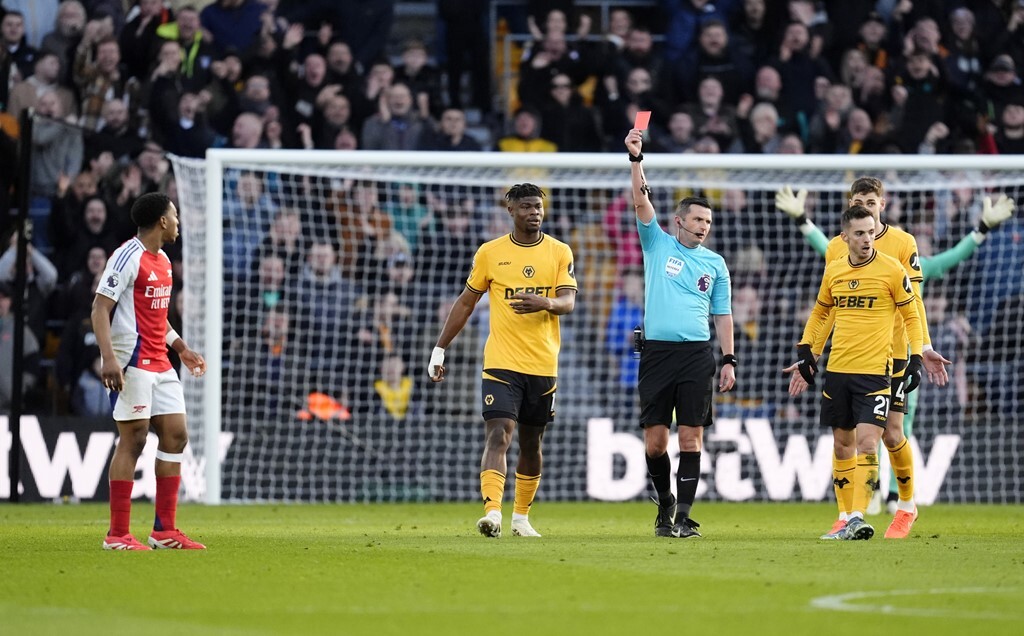 Ảnh bài viết Trọng tài Oliver có quá khứ không tốt đẹp với Arsenal