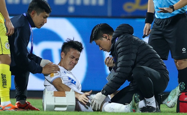 Ảnh bài viết Tô Văn Vũ nghỉ hết mùa giải 2024/25 sau ca phẫu thuật dây chằng