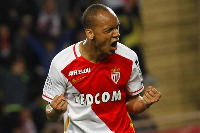 Fabinho khởi nghiệp ở vị trí hậu vệ phải.