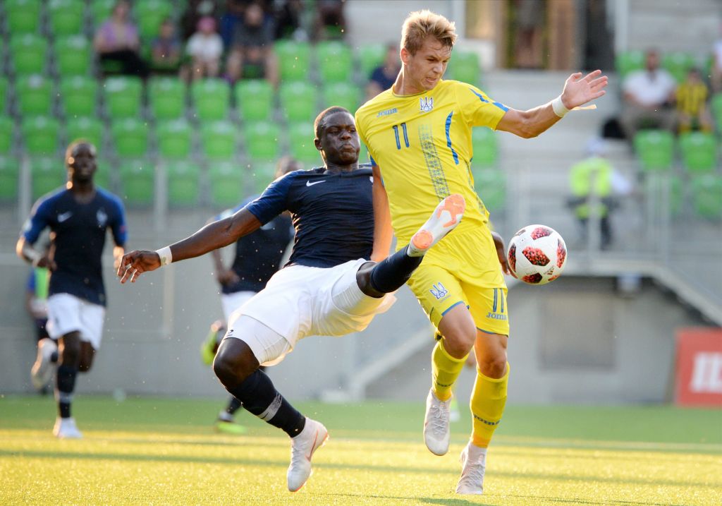 6. Malang Sarr (Nice) 19 tuổi. Vị trí: Trung vệ. Một trong những gương mặt triển vọng nhất Pháp sản sinh, được tổ chức phân tích CIES Football Observatory đánh giá là 1 trong 5 cái tên dưới 20 tuổi nhiều tiềm năng nhất thế giới.