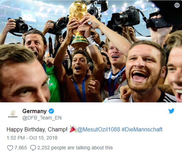 Thông điệp bất ngờ tuyển Đức dành đến Ozil.