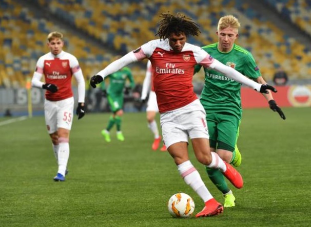Elneny ra sân ngay từ đầu.