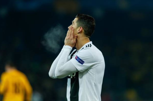 Dù thế cũng như hiệp một, CR7 và các đồng đội không cách nào khoan phá hàng thủ đội chủ nhà.