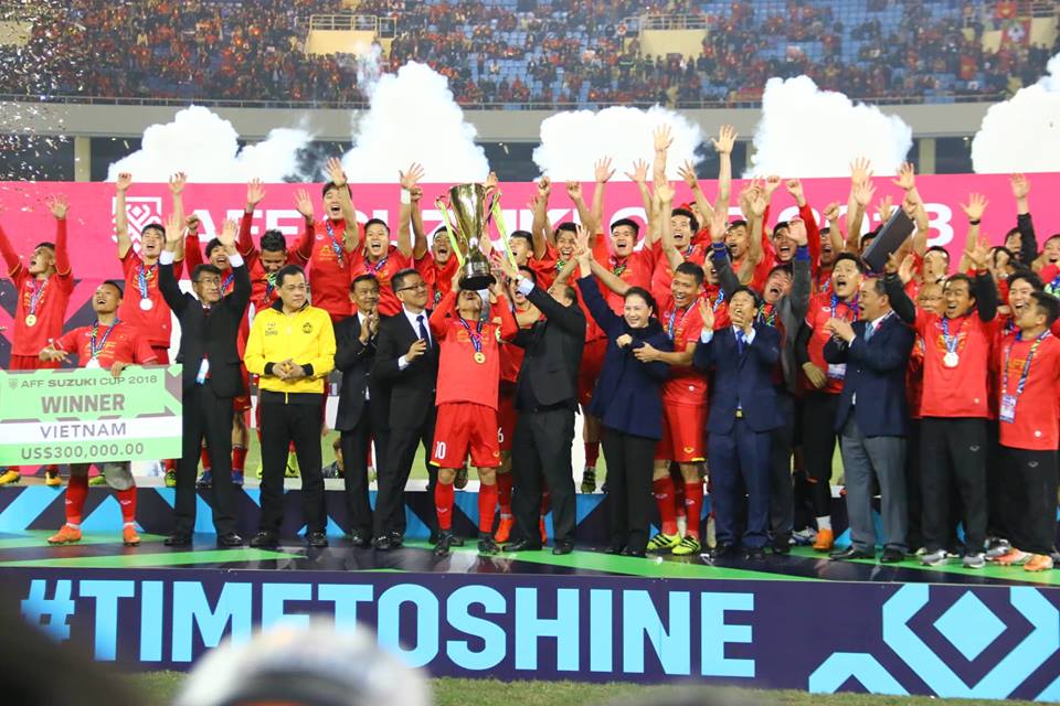 11. ĐT Việt Nam lần thứ hai giương cao cúp Vàng AFF sau 10 năm chờ đợi.