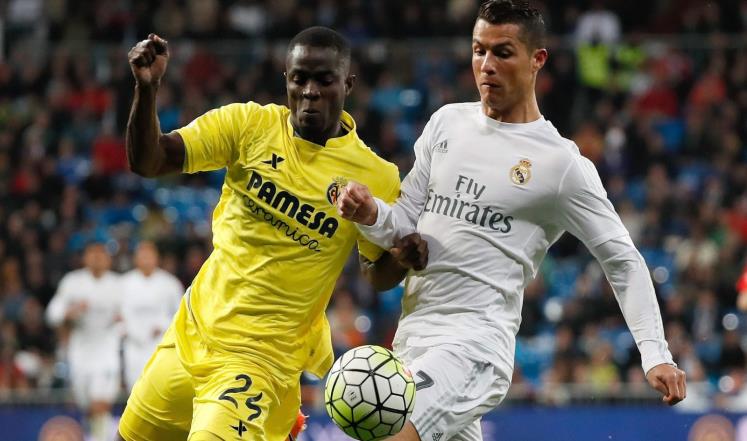 Trung vệ: Eric Bailly. Một cái tên khác đang thi đấu cho Quỷ Đỏ nước Anh.