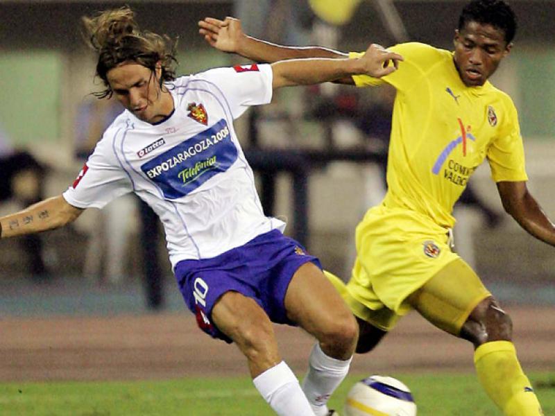 Hậu vệ phải: Antonio Valencia. Thủ quân Manchester United hiện tại.