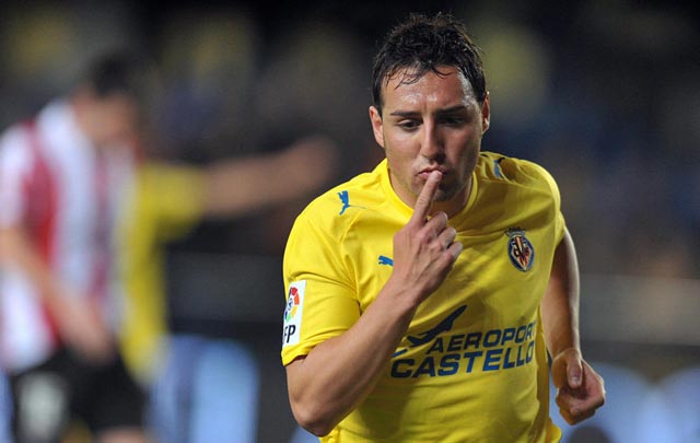 Tiền vệ công: Santi Carzola. Ra mắt chuyên nghiệp tại Villarreal và vừa trở lại mái nhà xưa năm ngoái. Gây ấn tượng mạnh trong thời gian khoác áo Arsenal ở Premier League.