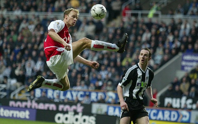 5. Dennis Bergkamp: 94 kiến tạo.