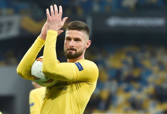 Arsenal và Chelsea cùng vào tứ kết.