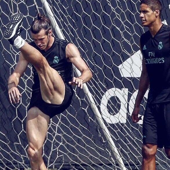 6. Gareth Bale. Từ khi chuyển sang Tây Ban Nha, Bale đã chăm chút tăng cường tập luyện cơ bắp. Điểm hay của tuyển thủ Xứ Wales là sức nặng đôi chân không mấy ảnh hưởng đến tốc độ đáng sợ của anh trên sân.