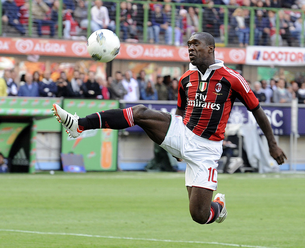 1. Clarence Seedorf. Chủ nhân của 4 danh hiệu Champions League không khỏi khiến người khác ngưỡng mộ bởi nỗ lực luyện tập không ngừng nghỉ. Cả ở những ngày cuối sự nghiệp, Seedorf vẫn duy trì được hình thể hoàn hảo.