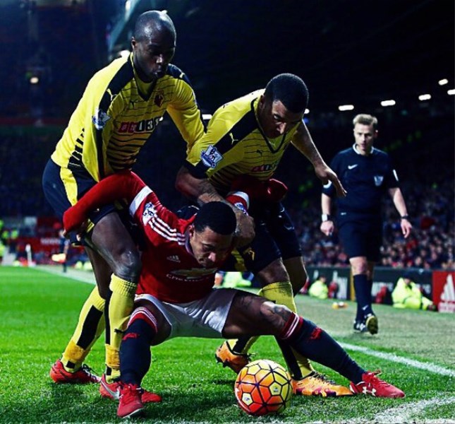 4. Memphis Depay. Không dễ lấy bóng trong chân cựu sao Manchester United. Depay sở hữu cặp giò đáng mơ ước, đi cùng với bộ tấn vững vàng.