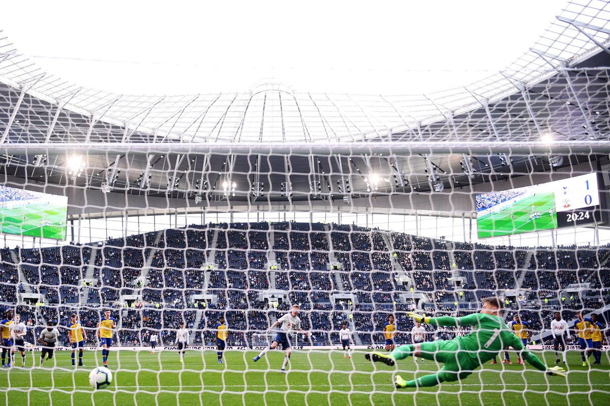 Không phụ sự cổ vũ của các CĐV, U18 Tottenham hạ gục các vị khách 3-1, hoàn tất ngày khai sân mỹ mãn.
