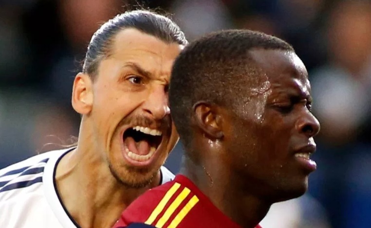 Ảnh bài viết Ibrahimovic gây lộn rồi xin lỗi, bị đối phương nổi điên quát đuổi đi