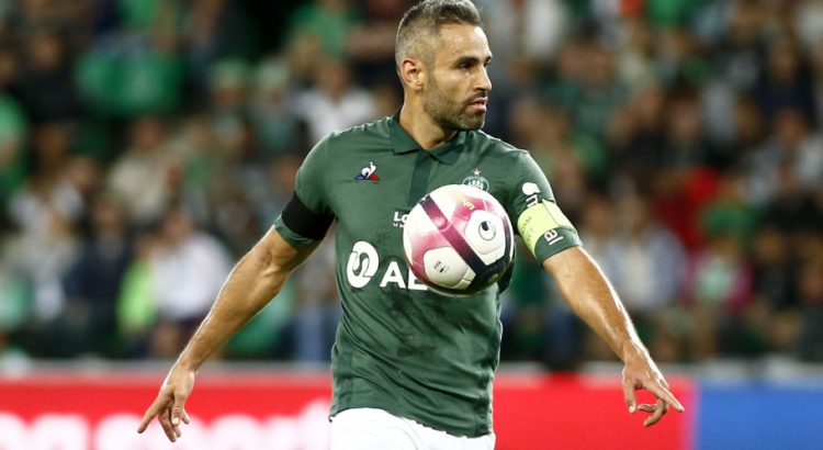 6. Loic Perrin (Saint-Etienne - 15 năm 10 tháng). Trung vệ kỳ cựu chưa từng rời Stade Geoffroy-Guichard, kể từ ngày ra mắt đội một cách đây gần 16 năm.