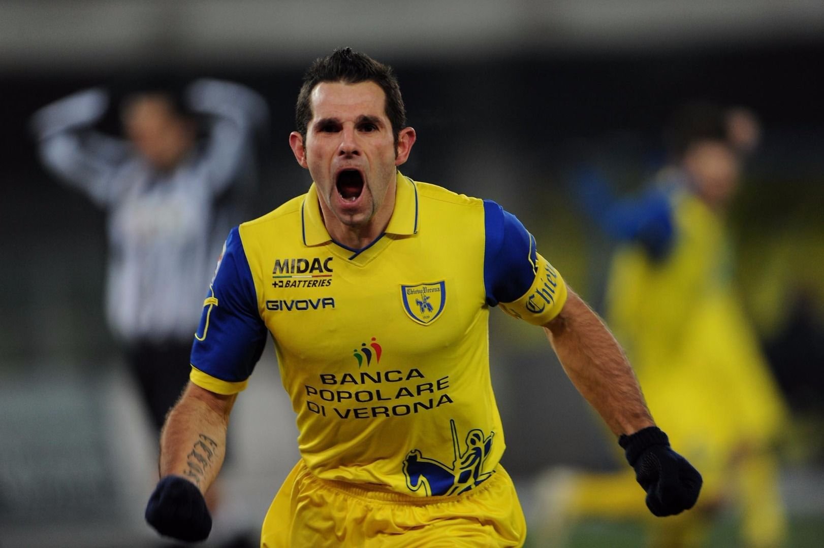 1. Sergio Pellissier (Chievo - 18 năm 10 tháng). Pellissier đã không kìm được những giọt nước mắt khi vào sân thay Pawel Jaroszyski ở màn đọ sức Inter Milan, trước những tràng pháo tay không ngớt từ khán đài. Anh sẽ giải nghệ vào cuối mùa ở tuổi 40.