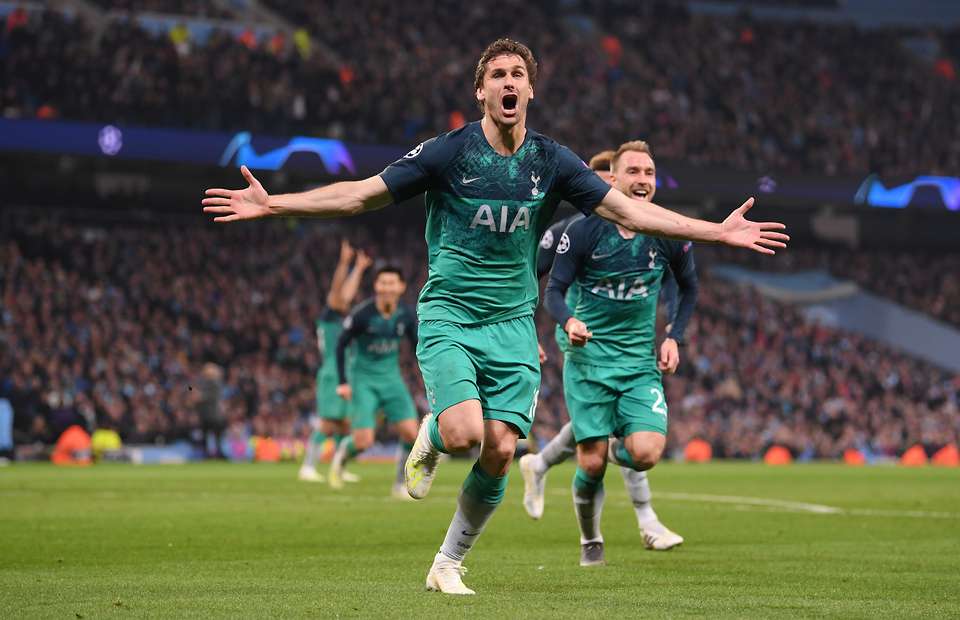 9. Fernando Llorente (Tottenham Hotspur). Llorente đã để lại kỷ niệm đẹp trong lòng CĐV Spurs bằng bàn thắng giàu cảm xúc loại Manchester City ở tứ kết Champions League năm nay.