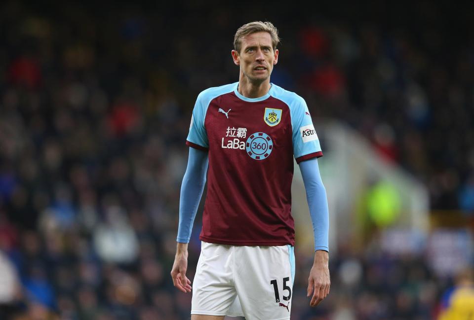 2. Peter Crouch (Burnley). "Sếu vườn" chỉ có đúng 6 lần vào sân từ ghế dự bị trong nửa cuối mùa 2018/19. Ở tuổi 38, Crouch đang cân nhắc giải nghệ.