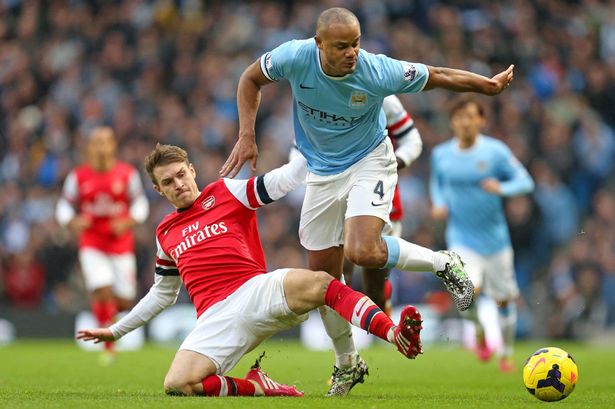 12&13. Aaron Ramsey (Arsenal) - Vincent Kompany (Man City). Cùng thuộc dạng đáo hạn hợp đồng nhưng 2 ngôi sao này đã sớm xác định bến đỗ mới. Với Ramsey là Juventus, còn Kompany trở về quê nhà chơi bóng cho Anderlecht.