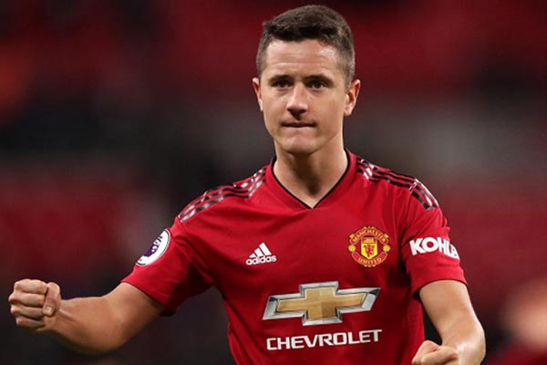7. Ander Herrera (Manchester United). Mất mát bất ngờ của Quỷ Đỏ khi Herrera rất được lòng các fan bởi tinh thần chiến binh và lối đá máu lửa.