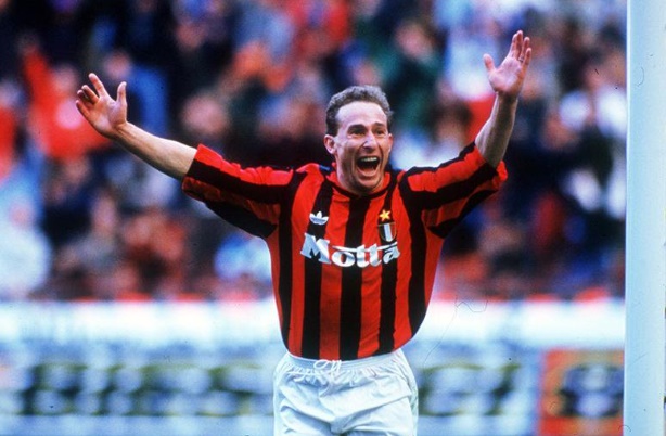 2. Jean-Pierre Papin. Năm 1992, Milan chấp nhận phá vỡ kỷ lục chuyển nhượng thế giới, để đem QBV 1991 về San Siro.