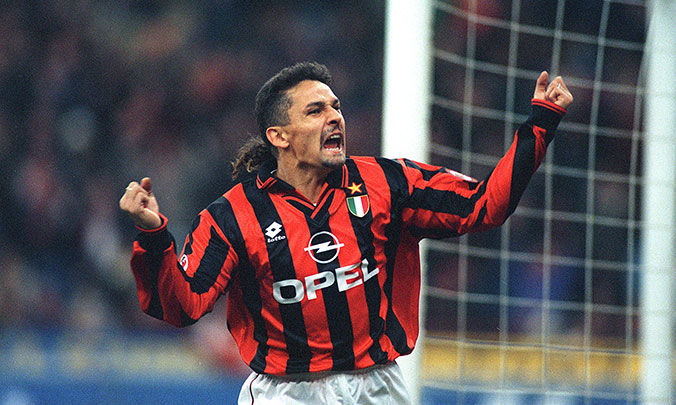 3. Roberto Baggio. "Đuôi ngựa thần thánh" đoạt QBV năm 1993, trước khi cập bến Milan và giành Serie A 1995/96.