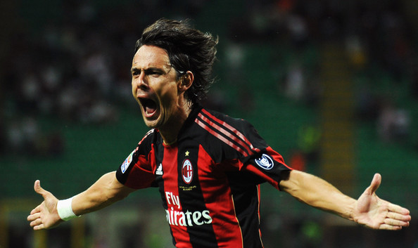 6. Filippo Inzaghi. "Sát thủ vòng cấm" là cây làm bàn xuất sắc thứ 6 lịch sử Rossoneri. Có Inzaghi lĩnh xướng hàng công, Milan 2 lần bước lên đỉnh Châu Âu. Cá nhân "Pippo" cũng là chủ nhân giải Vua phá lưới Serie A mùa 1996/97.