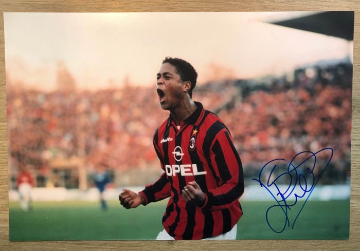 4. Patrick Kluivert. Thành viên thế hệ vàng Ajax chỉ gắn bó với Milan 1 mùa giải, trước khi có 6 năm chơi bóng ở Barcelona.