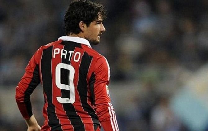 7. Alexandre Pato. "Vịt con" Brazil từng được đánh giá là 1 trong những sát thủ triển vọng nhất Châu Âu, khi ra mắt Milan ở tuổi 18. Đáng tiếc các chấn thương và lùm xùm đời tư đã kìm hãm sự nghiệp Pato.