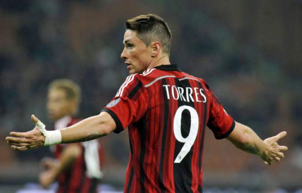 8. Fernando Torres. "El Nino" từng bày tỏ muốn khắc ghi dấu ấn vào lịch sử Milan như các tiền bối Van Basten, Weah và Inzaghi. Đáng tiếc anh chỉ chơi bóng ở San Siro nửa mùa, trước khi trở lại Atletico Madrid.