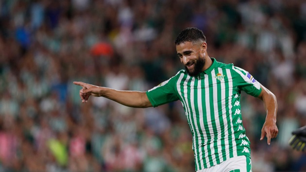 Tiền vệ: Nabil Fekir (Real Betis). Khá bất ngờ khi mục tiêu hàng đầu mà Liverpool săn đuổi hè trước lại đến bến đỗ ít tiếng tăm hơn cả CLB cũ Lyon là Real Betis.