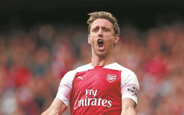Trung vệ: Nacho Monreal (Real Sociedad). Sau 6 năm chinh chiến tại Premier League trong màu áo Arsenal, hậu vệ kỳ cựu quyết định hồi hương.
