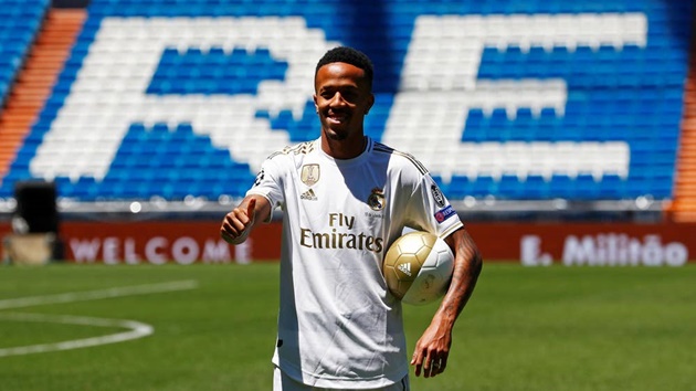 Trung vệ: Eder Militao (Real Madrid). Cầu thủ đa năng 21 tuổi tiêu tốn của đội chủ sân Santiago Bernabeu số tiền lên đến 50 triệu euro.