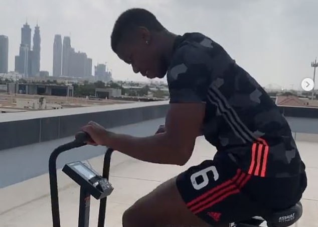 Dưới cái nắng 37 độ C, Pogba đăng tải hình ảnh tập luyện lên Instagram cá nhân, kèm thông điệp: "Họ nói nỗ lực sẽ được đền đáp, thế còn nỗ lực dưới cái nóng thì sao? Hãy cùng chờ đợi. Yêu quang cảnh nơi đây, thánh Allah luôn kiểm soát."