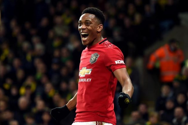 Ảnh bài viết SỐC! Sút hỏng penalty, Martial bị thủ môn đối thủ đối xử không thể tin nổi