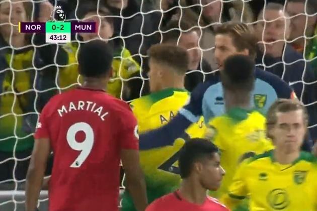 Đáng chú ý khi ống kính camera đã ghi lại hành động của số 1 Norwich, khi ngăn chặn thành công quá penalty thứ hai.