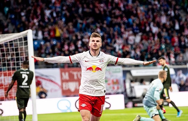 Trong khi ở Red Bull Arena, RB Leipzig thiết lập chiến thắng đậm đà nhất lịch sử CLB tại Bundesliga, bằng cách vùi dập Mainz 05 đến 8 bàn không gỡ.