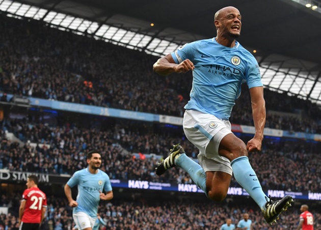 Nửa xanh thành Manchester cũng có thể tự hào khi sở hữu đội trưởng Vincent Kompany với mức giá chỉ 6 triệu bảng từ Hamburg.