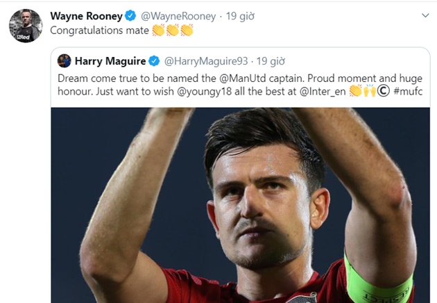 Rooney chúc mừng Maguire.