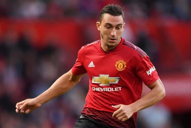 9. Matteo Darmian. Hậu vệ người Ý từng là một trong những cái tên vô cùng tiềm năng trước khi được Louis van Gaal đưa về Old Trafford. Nhưng những chấn thương dai dẳng đã khiến sự nghiệp của anh tại Man Utd trở nên dang dở.