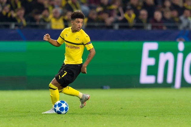 Tiền đạo phải: Jadon Sancho. Chiến dịch 2019/20 mới trôi qua hơn nửa chặng đường, nhưng số kiến tạo Sancho có lúc này đã là 16.