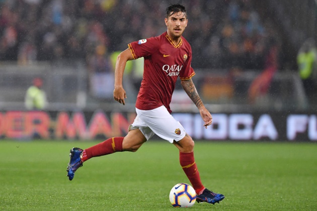 Tiền vệ trung tâm: Lorenzo Pellegrini. Với 11 kiến tạo, dễ hiểu vì sao "nguồn cảm hứng" của AS Roma thu hút sự quan tâm của 1 loạt đại gia