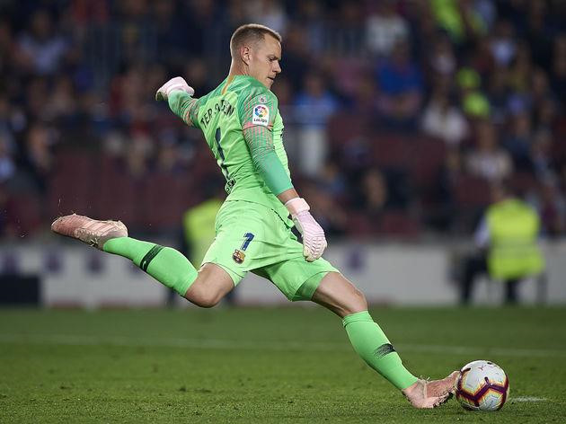 Thủ môn: Marc-Andre ter Stegen. Trấn giữ khung gỗ đã hay, Ter Stegen còn sở hữu những đường phát động vượt tuyến khó lường. Từ đầu mùa, thủ thành người Đức đã có cho riêng mình 2 đường kiến tạo.